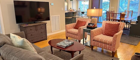 Smart TV, fireplace