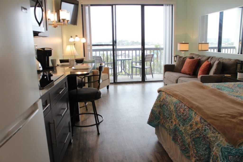 Lovely Studio condo with kitchen, pool, boat slip, and spectacular view!!!