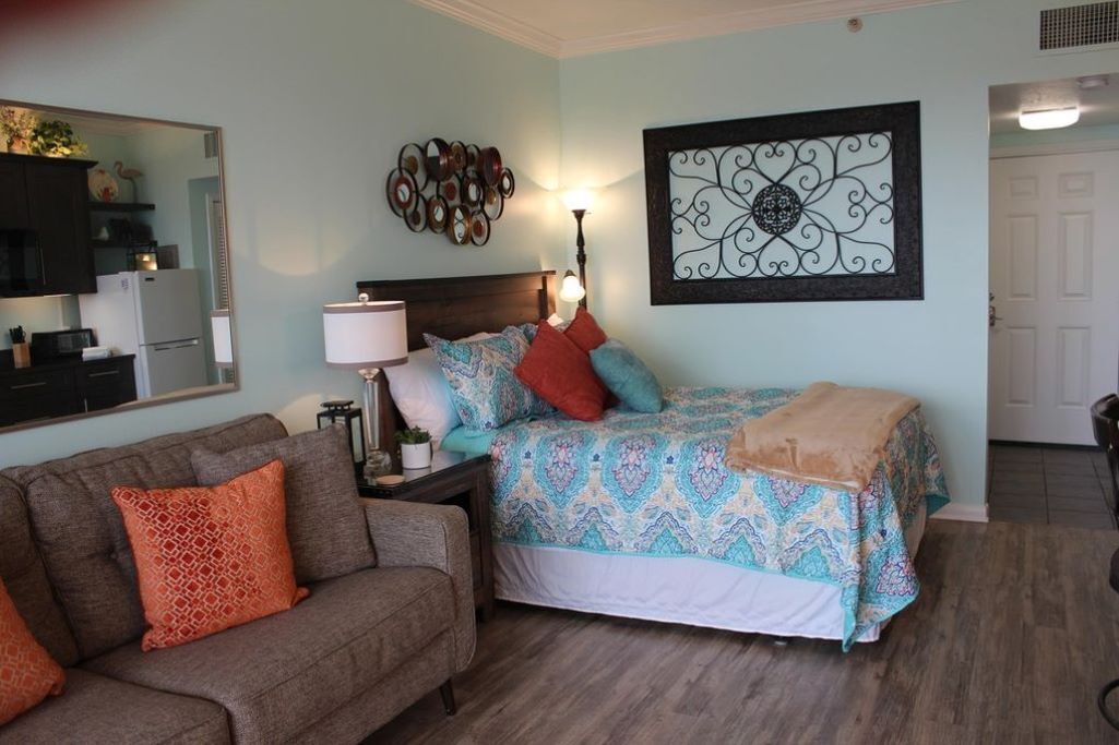 Lovely Studio condo with kitchen, pool, boat slip, and spectacular view!!!