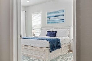 4 室のベッドルーム、デスク、アイロン / アイロン台、WiFi (無料)