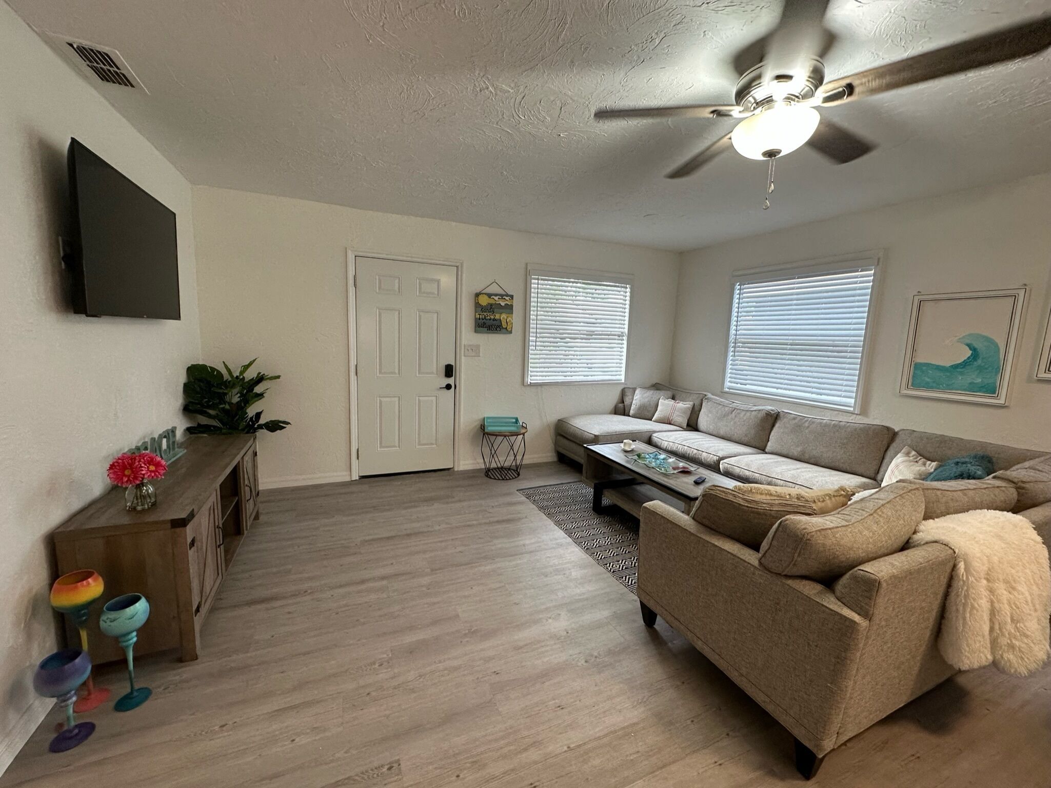 NEW- Rising Sun Retreat: Stylish 3BR Minutes from the Beach