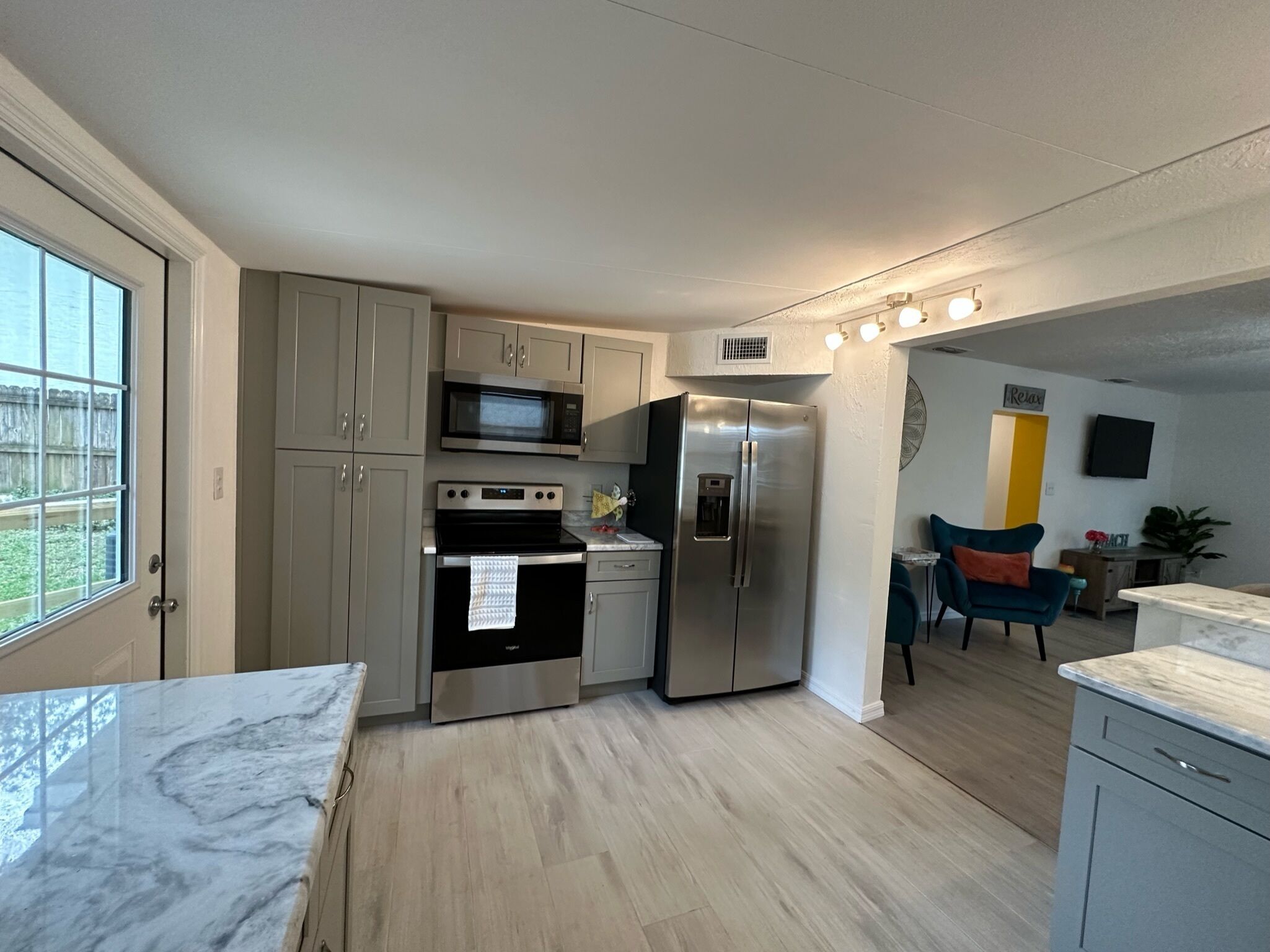 NEW- Rising Sun Retreat: Stylish 3BR Minutes from the Beach