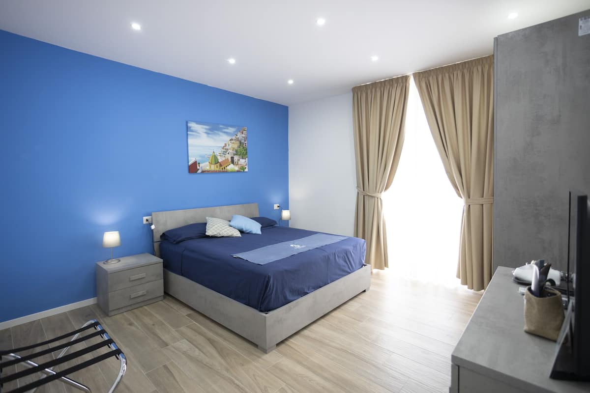 1 bedroom, down duvets, in-room safe, desk