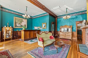 Lobby - The Peerless Hotel by WanderLodges (Ashland)