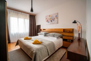 1 habitación, tabla de planchar con plancha, wifi gratis y ropa de cama