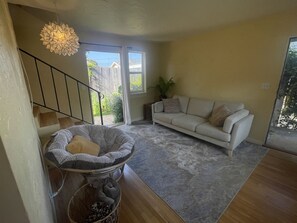 Smart TV, caminetto, stampante