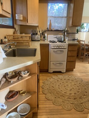 Fridge, microwave, oven, stovetop - 2 Charming Houses on 1 Property - walk to the beach! (Santa Barbara)