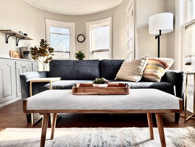 Stylish and comfortable, Central Location, Views of Franklin Park, Quiet & Cozy!