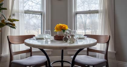 Stylish and comfortable | Central Location | Franklin Park Area | Quiet & Cozy
