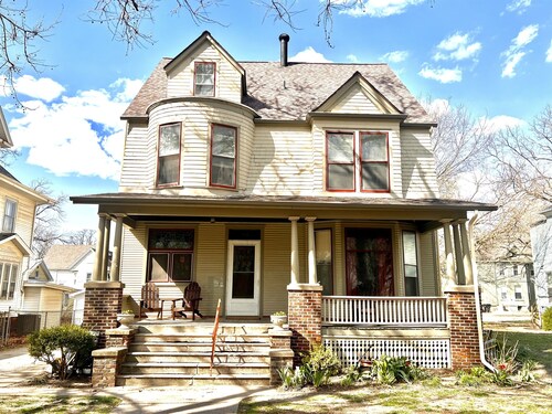 Stylish and comfortable, Central Location, Views of Franklin Park, Quiet & Cozy!
