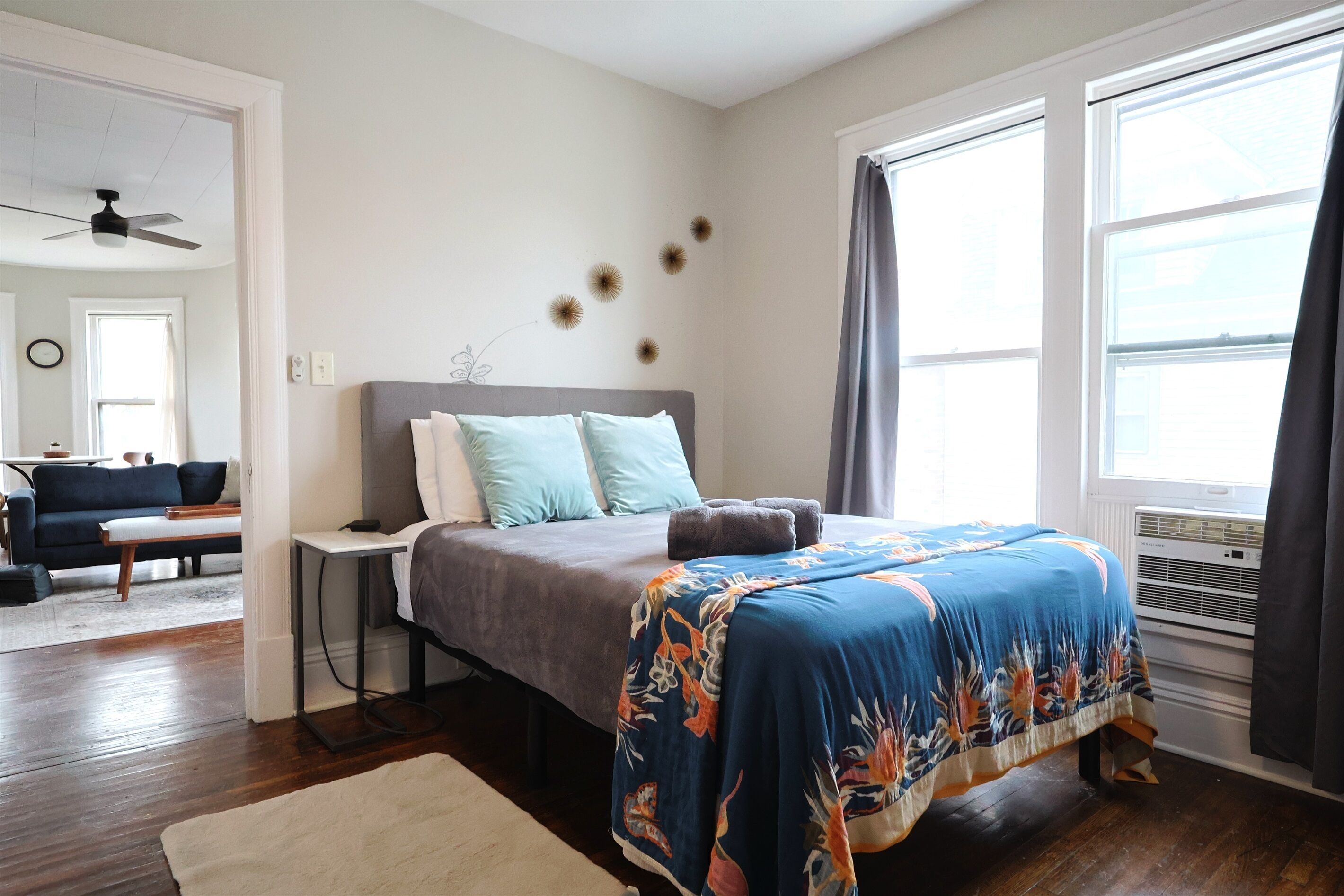 1 多间卧室、办公桌、熨斗/熨衣板、免费 WiFi