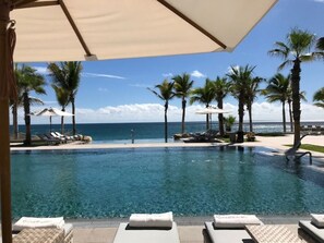 Outdoor pool, a heated pool - Stylish Luxury 3-Bdroom Loft in Premium Mexico Location - SPACE AVAILABLE BOOKIN (San José del Cabo)