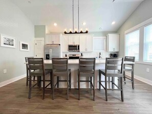 Fridge, microwave, oven, stovetop - Ocean Breeze: New Condo Steps to the Beach (Corolla)