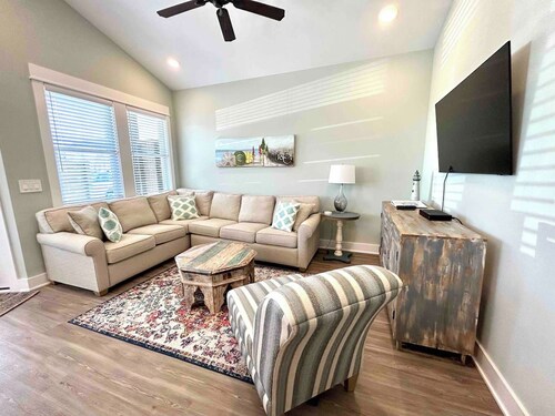 Ocean Breeze: New Condo Steps to the Beach
