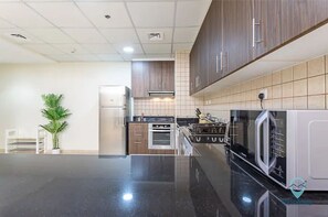 電子レンジ、調理器具と食器