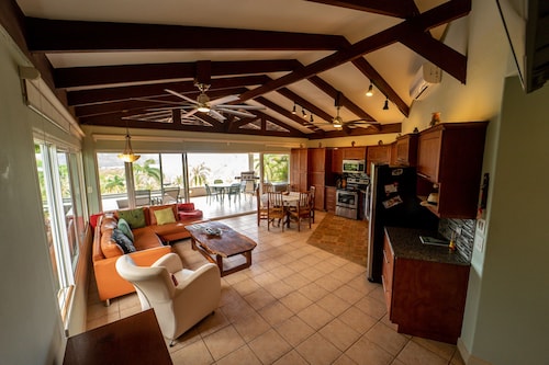 The Soothing Sunet Villa w/ pool and all inclusive option 