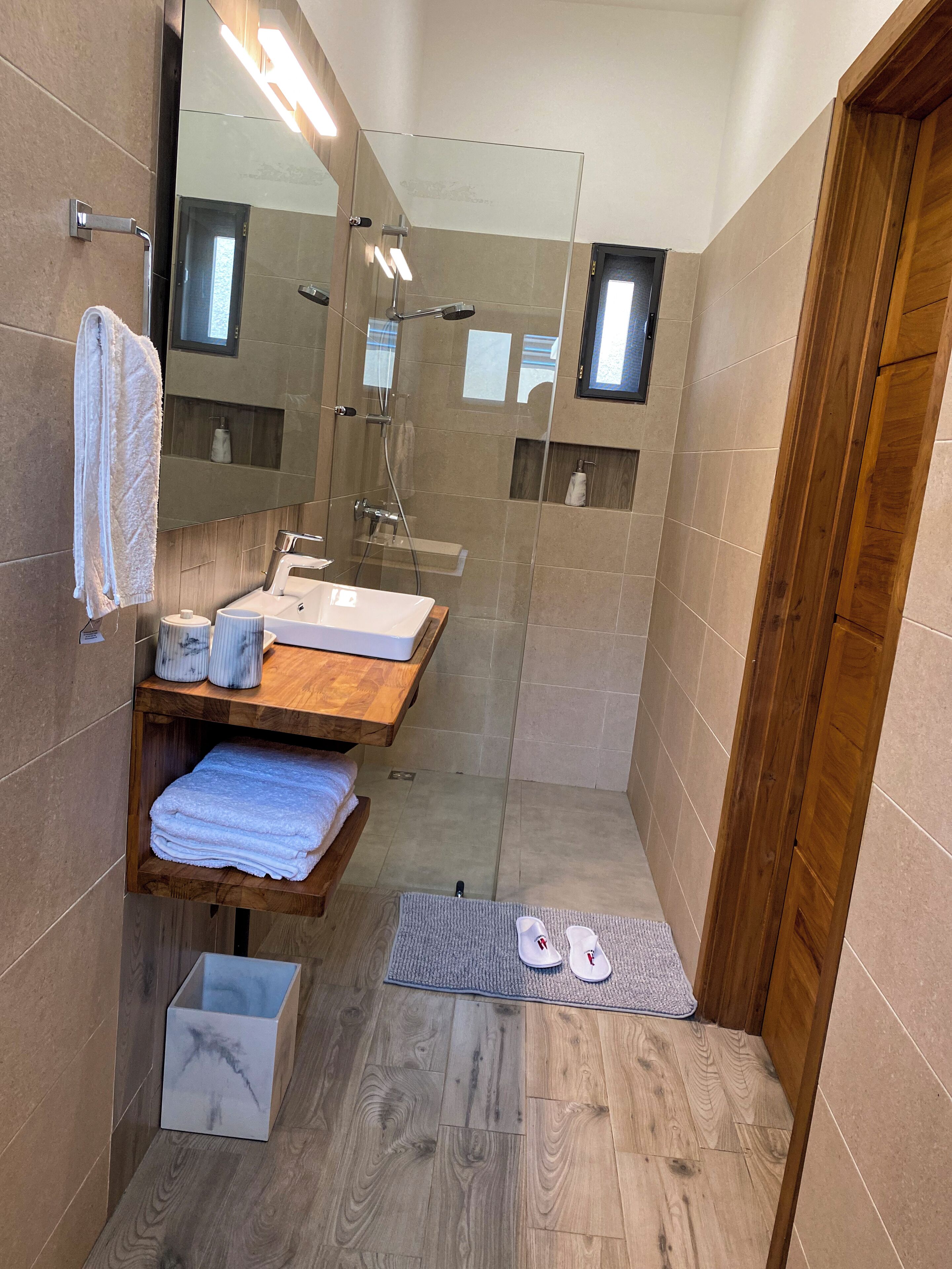 淋浴设施、坐浴桶、毛巾、肥皂