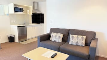Comfort apartman, 2 hálószobával | Nappalirész | LED-tévé