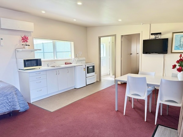 Comfort Apartment, 1 Bedroom | Private kitchen