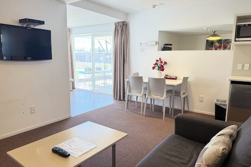 Appartamento Comfort, 2 camere da letto | Area soggiorno | TV LED