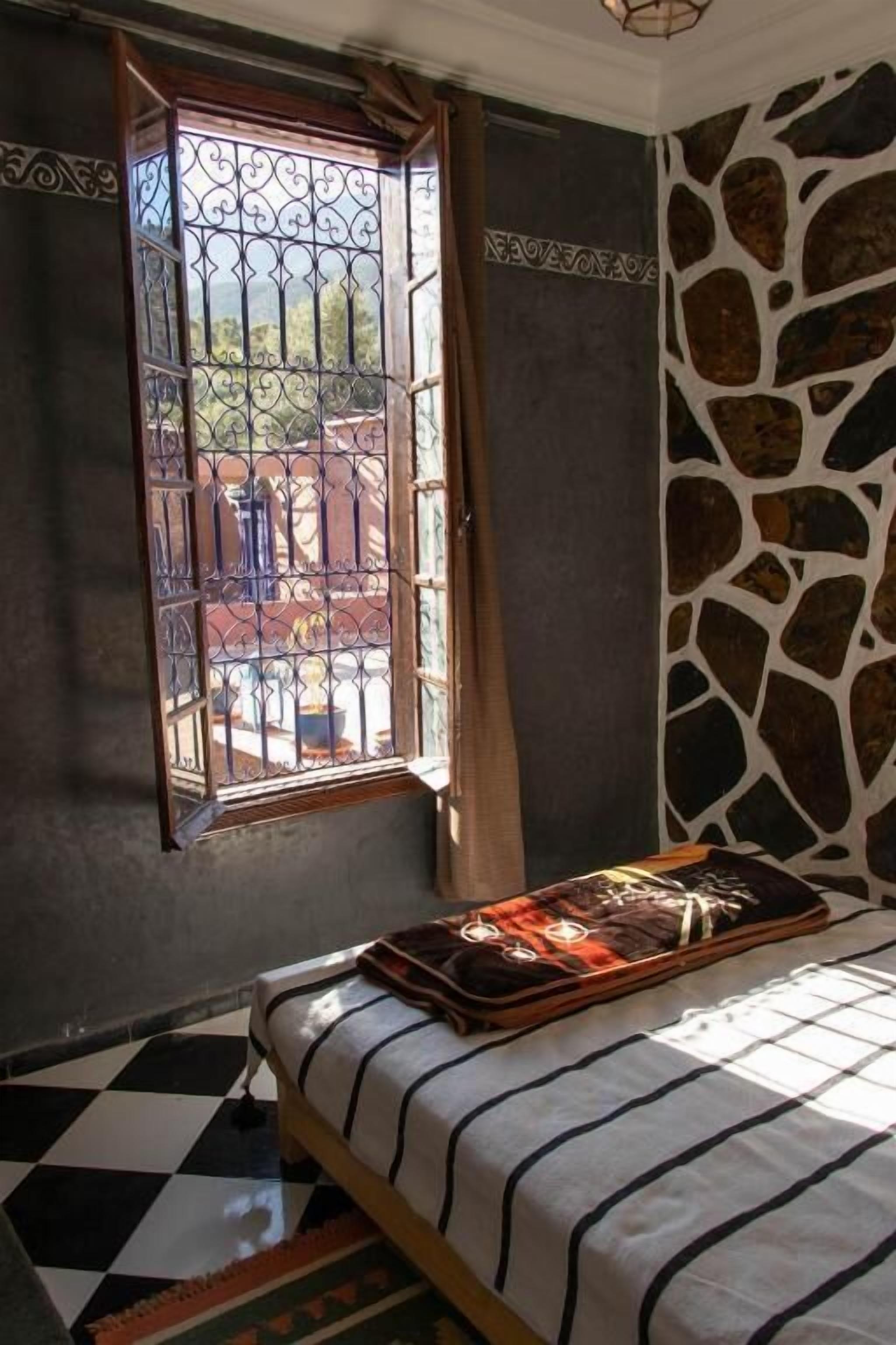 Egyptian cotton sheets, premium bedding, free WiFi, bed sheets