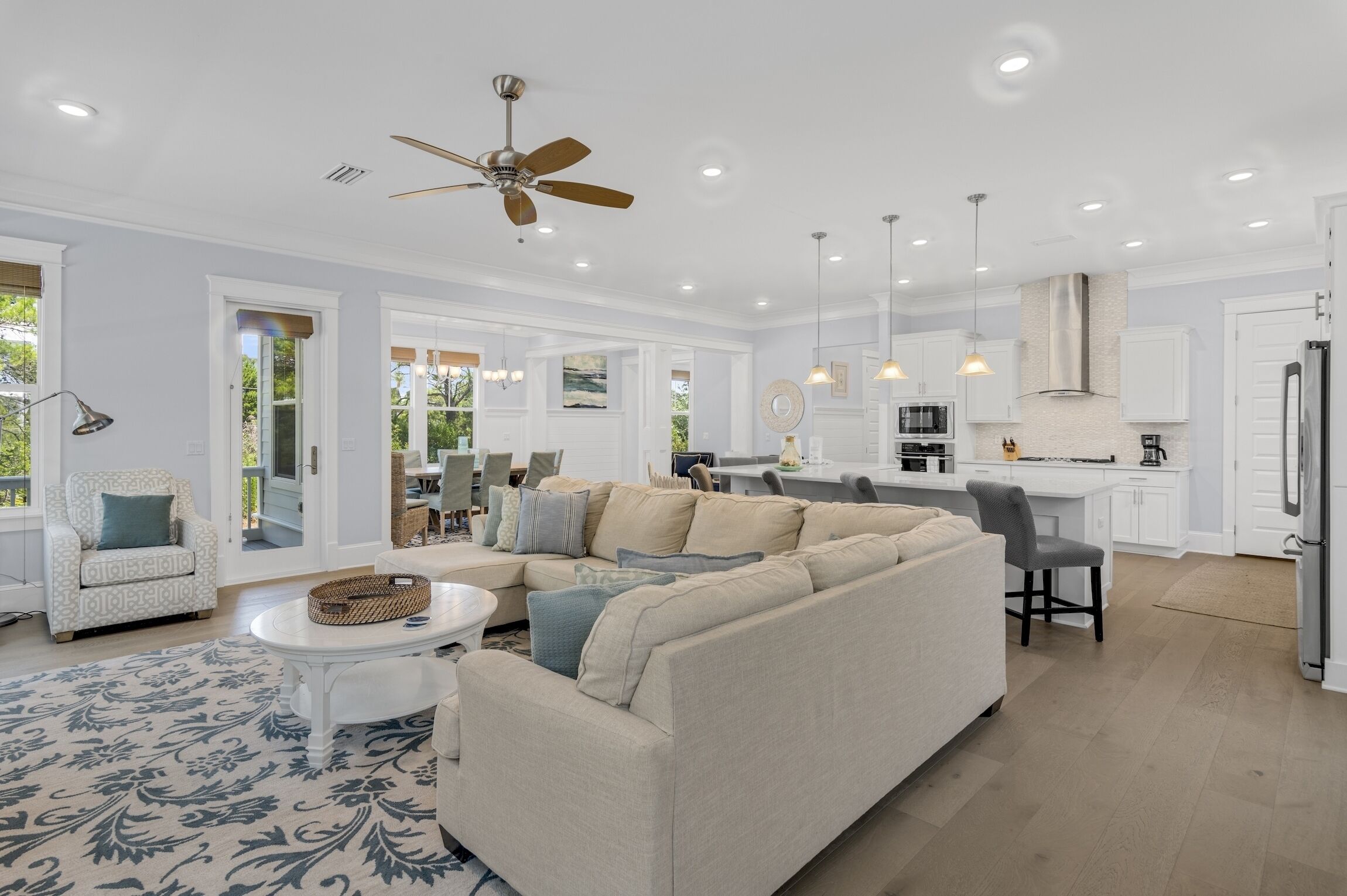 Prominence South | 2 Master Bedroom Suites + 6 Seater Golf Cart & 4 Bikes