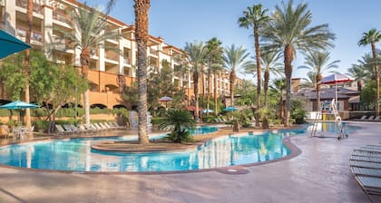 Speed into the Holidays: Luxury Stay for Formula One or Thanksgiving