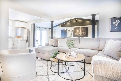 Le Chandelier: Nestled Amidst Breathtaking Scenery , 5 Miles from the Ark