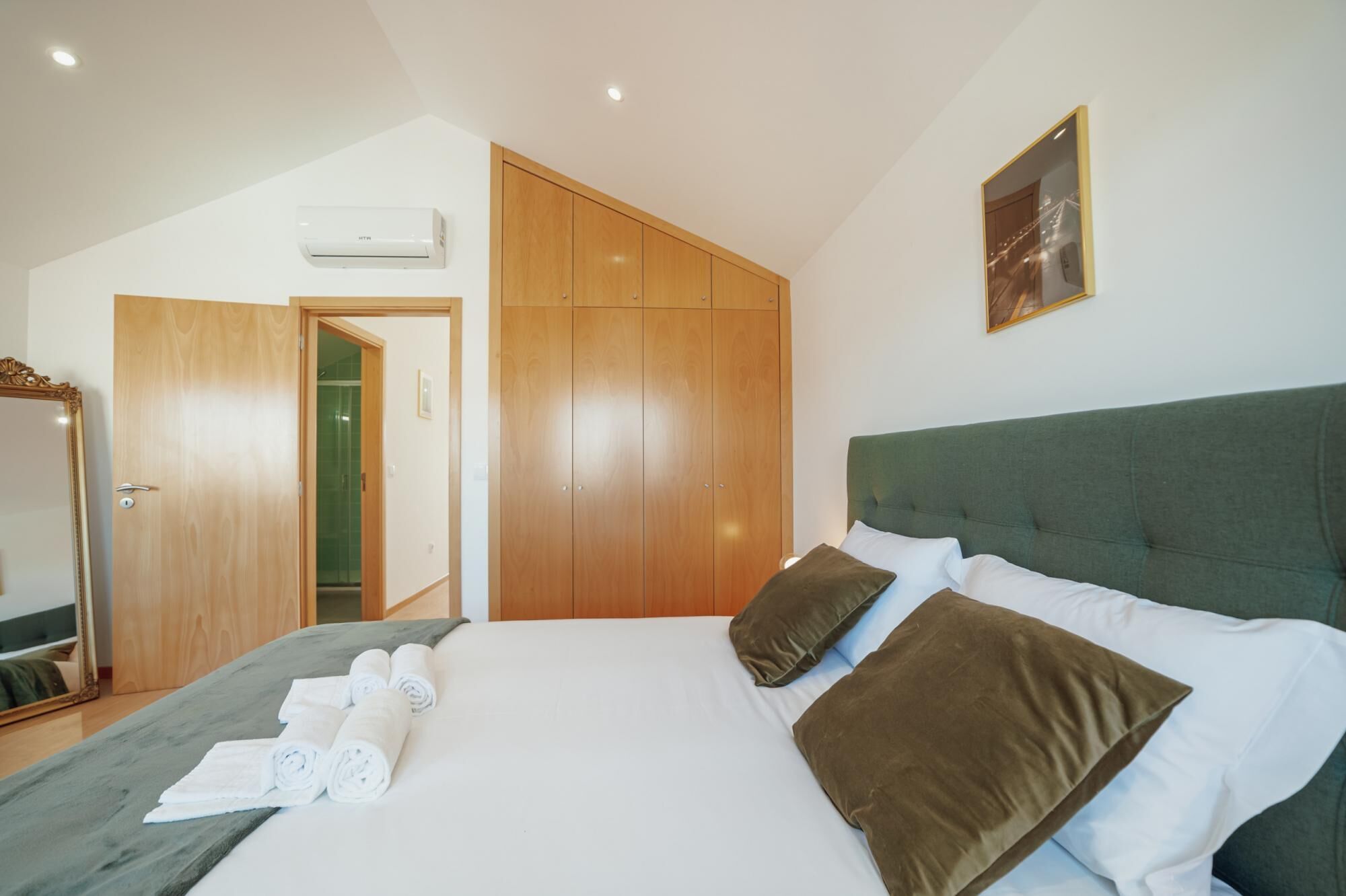 Modern Stylish Apartment III