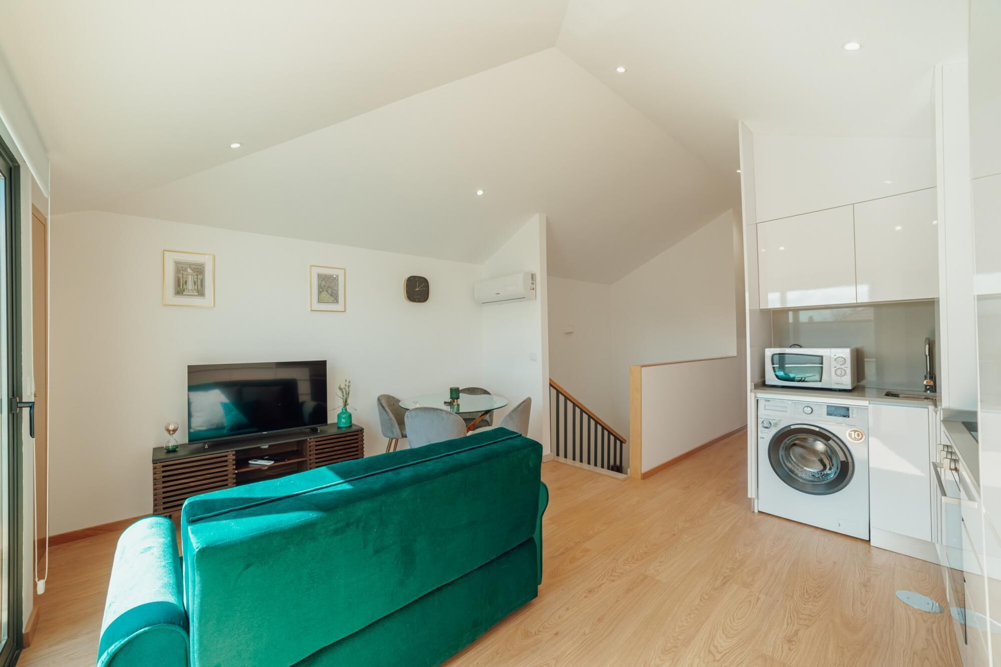 Modern Stylish Apartment III