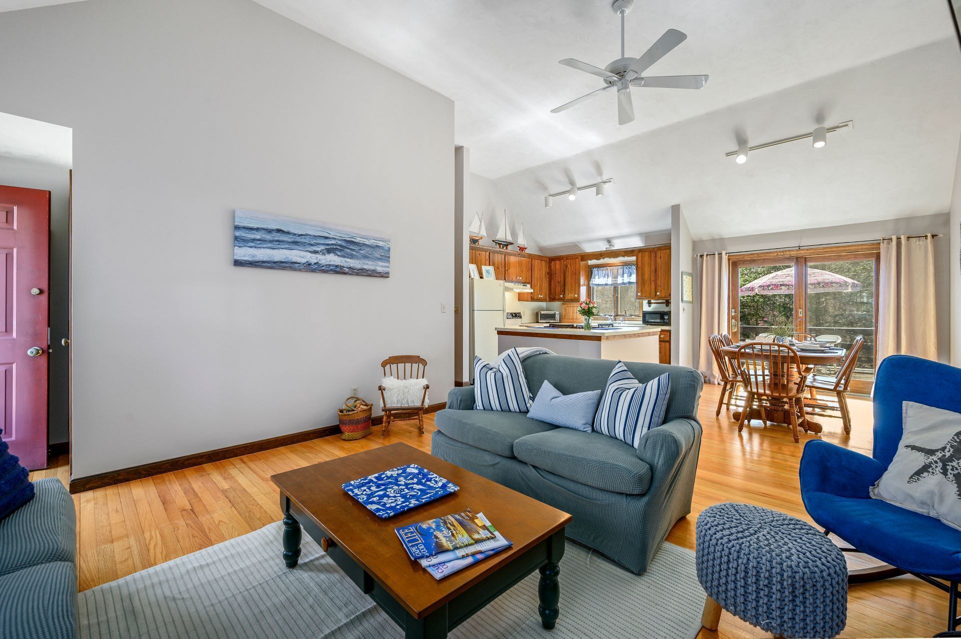 The Wicked Whidah - Pet-friendly, central location, private yard, sleeps 6 - 3bed/2bath