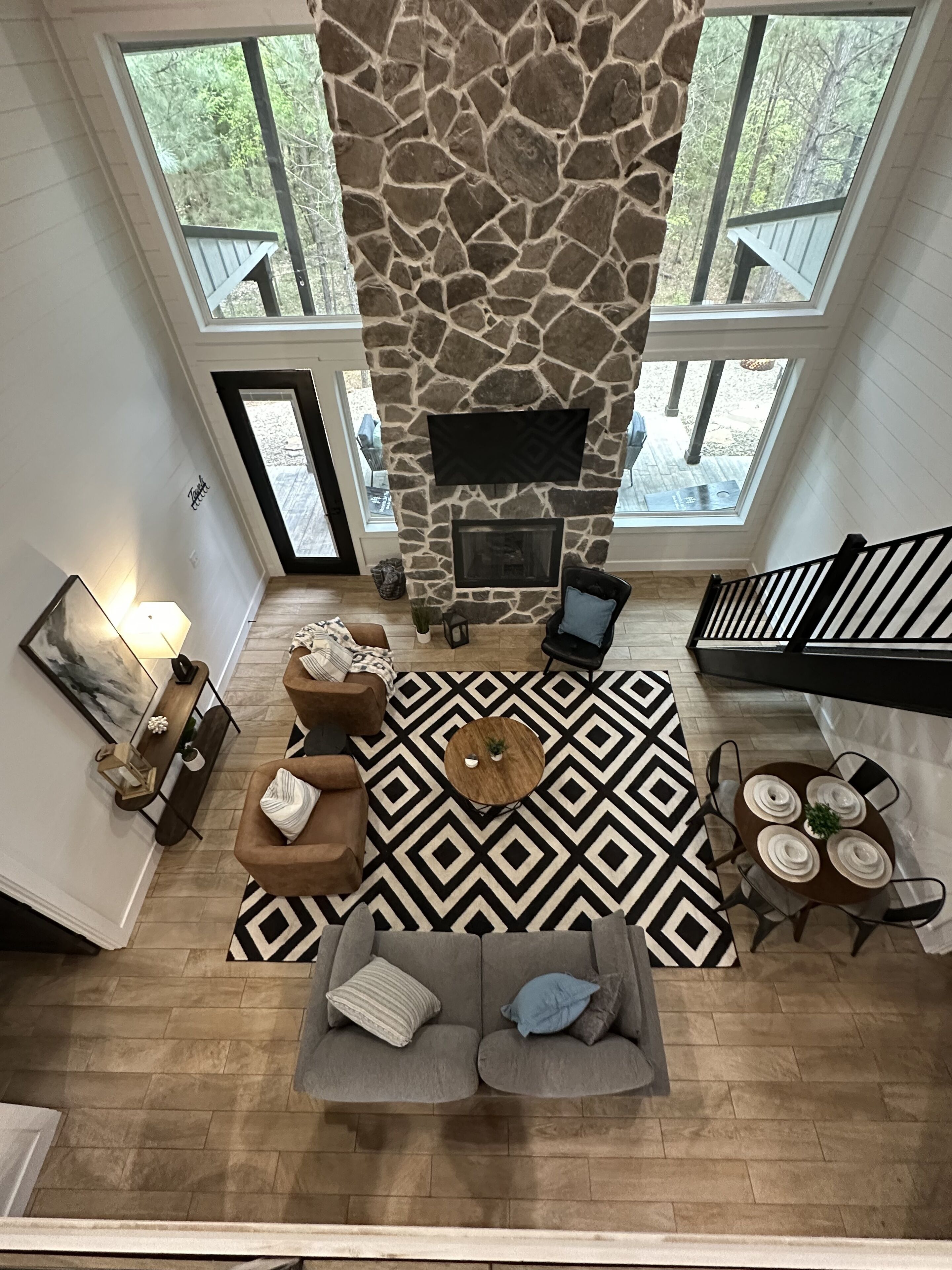 NEW BUILD - LUXURY CABIN - GREAT LOCATION - HOT TUB & FIRE PIT