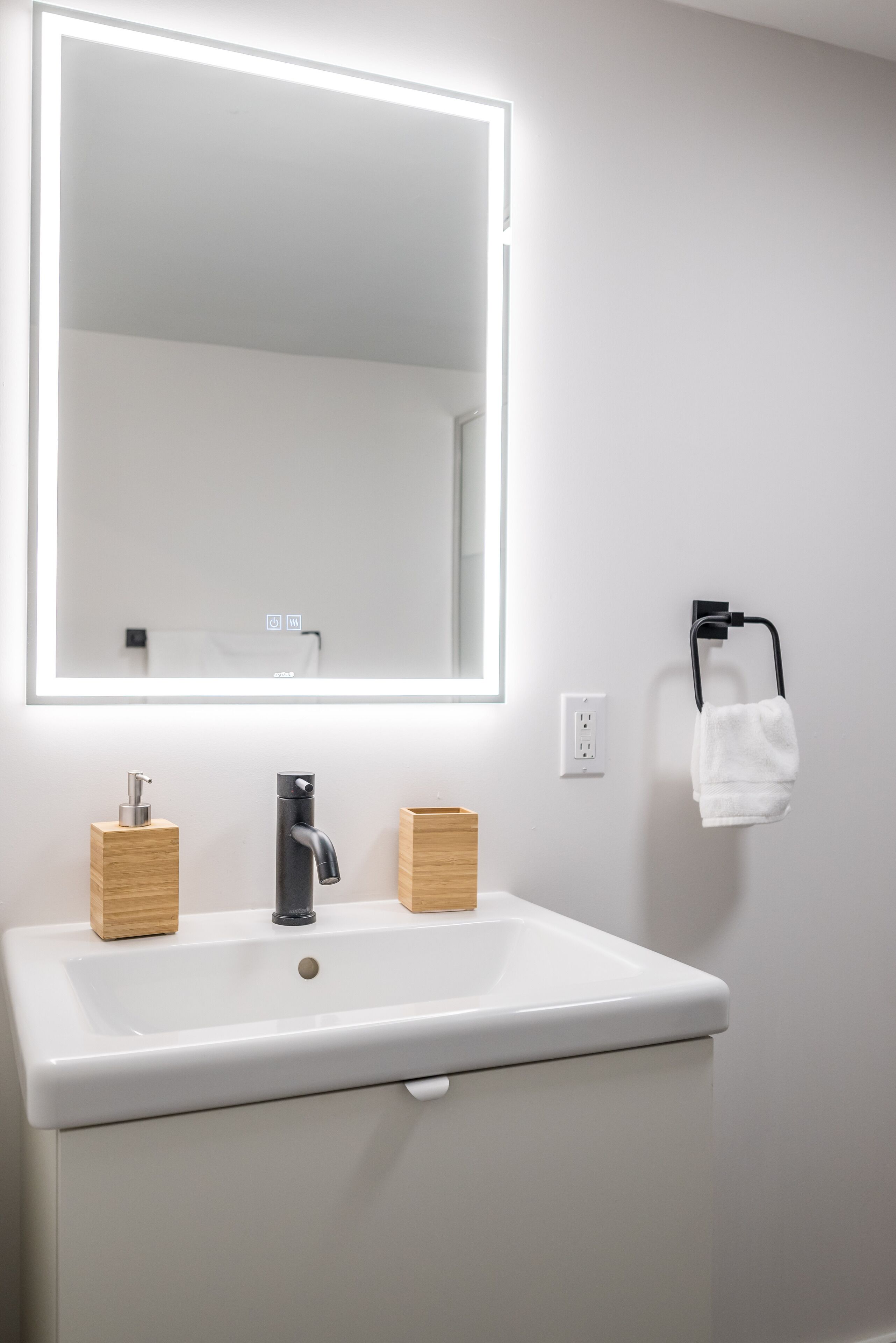 Apartemen | Kamar mandi | Shower, pancuran hujan, pengering rambut, dan handuk
