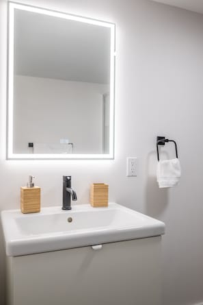 Bathroom - Cozy Fully-Equipped 2 Bedroom Suite (Bedford)