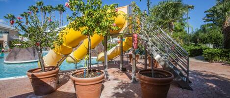 Piscine couverte, piscine extérieure