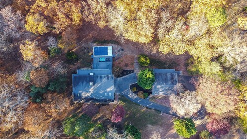 Family friendly Lakefront Home on a Wooded Lot - 30 min. to downtown Knoxville