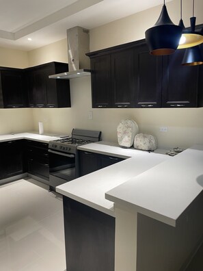 Microwave, stovetop, cookware/dishes/utensils, spices - Luxury 3BR/3.5BA home in Ocho Rios (Ocho Rios)