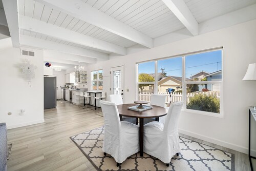 Magical Home on the Hill with Ocean Views - two Queen beds and one full bed