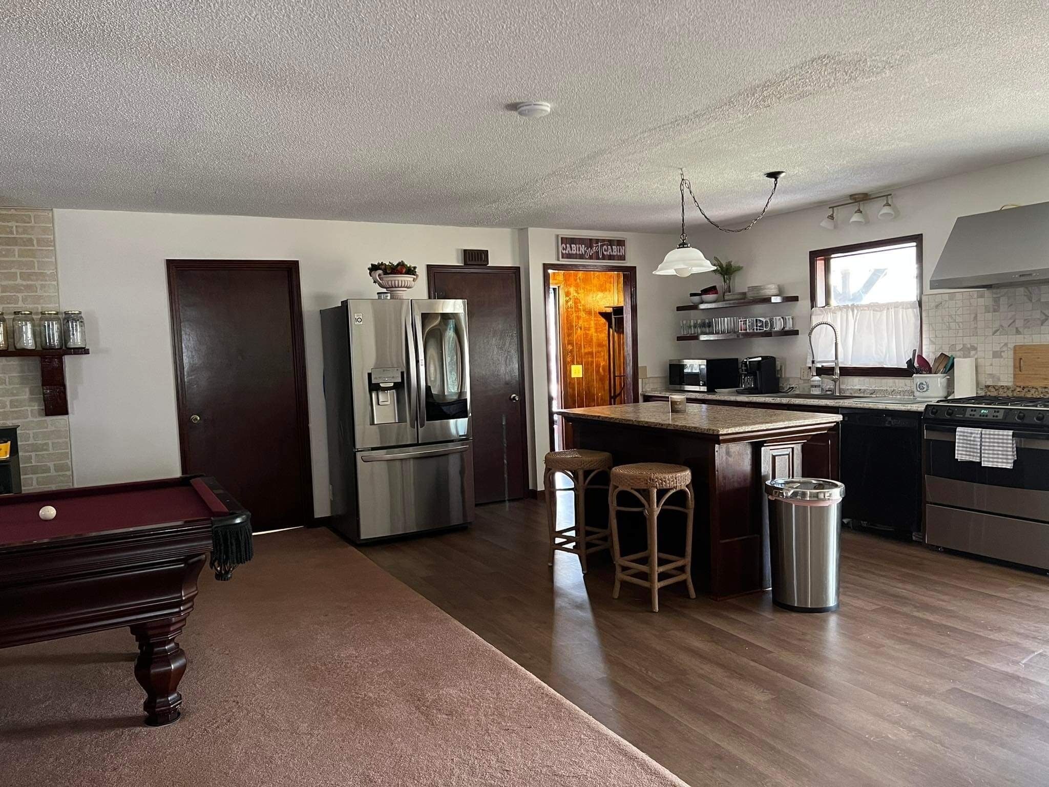 3 King / 2 Living Rooms / Pool Table