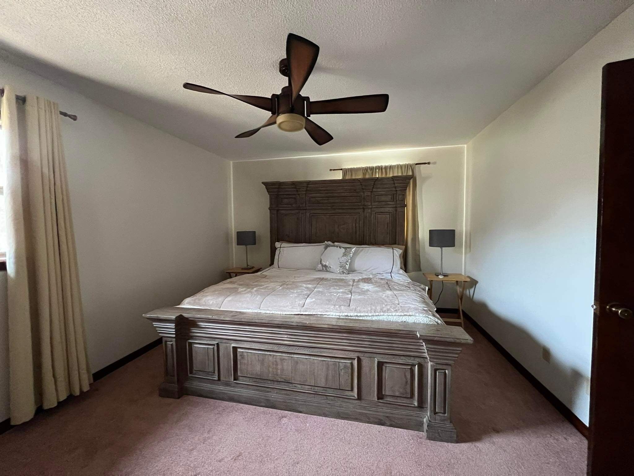 3 King / 2 Living Rooms / Pool Table