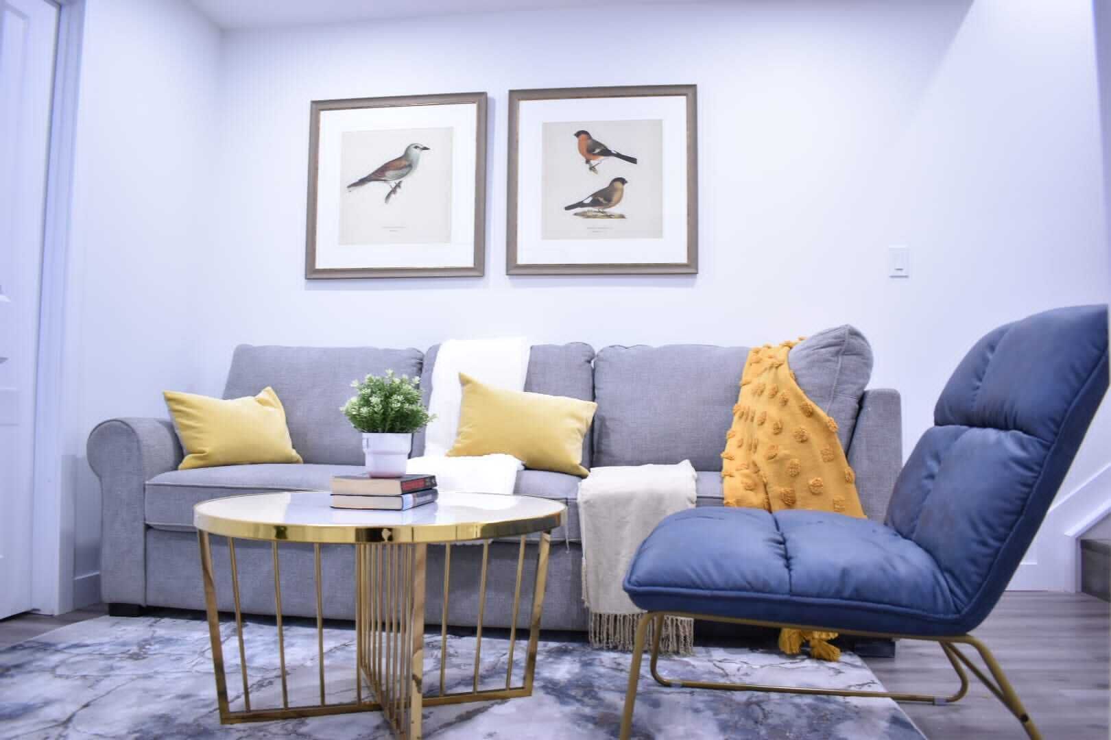 Deluxe & Homey Private Suite(Bsmt). 10 mins to WEM