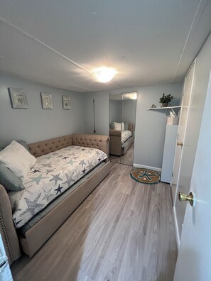 2 bedrooms, in-room safe, iron/ironing board, free WiFi