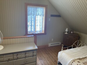 3 bedrooms, WiFi, bed sheets - Chalet D'époque (Chénéville)