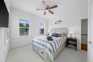 3 bedrooms, desk, iron/ironing board, free WiFi