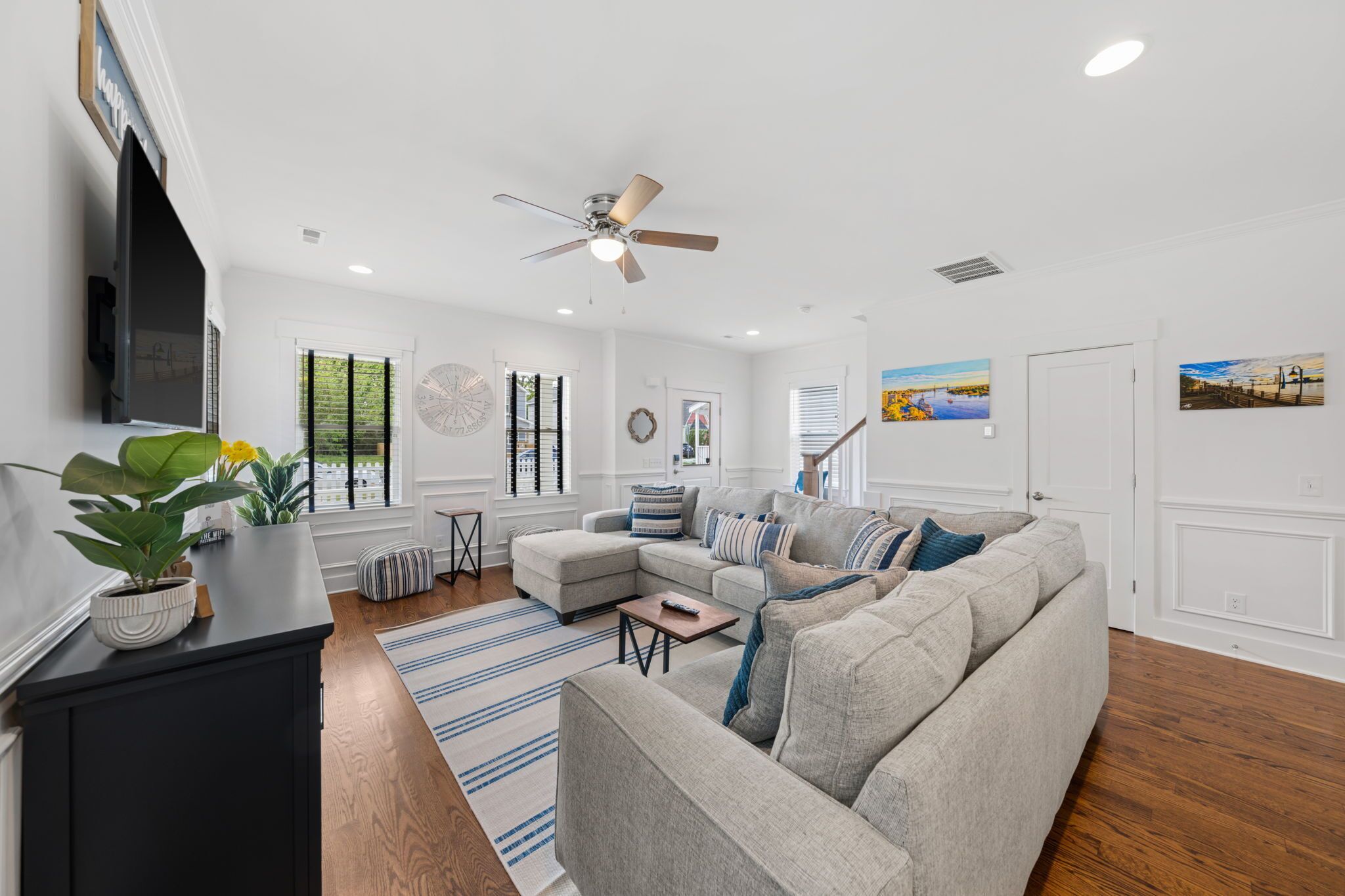 Luxurious King Suite Super Close  to Riverfront!