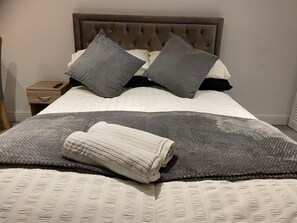 1 slaapkamer, een bureau, geluiddichte muren, gratis wifi
