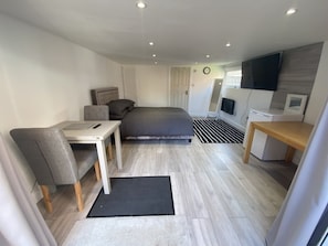 1 slaapkamer, een bureau, geluiddichte muren, gratis wifi