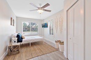 3 habitaciones, tabla de planchar con plancha, wifi y ropa de cama