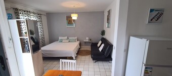 Fully equipped - 5 minutes from the airport (Shuttle possible)