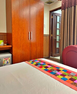 Superior Double Room | 1 bedroom, individually furnished, desk, laptop workspace